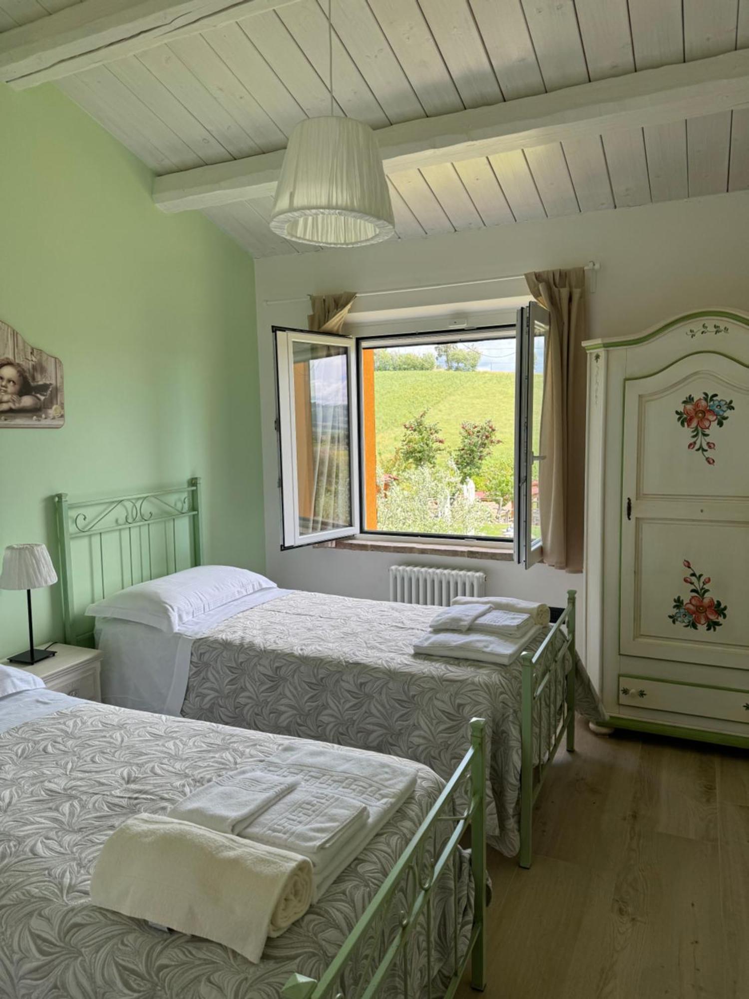 Montenovo Country House Ostra Vetere Rum bild